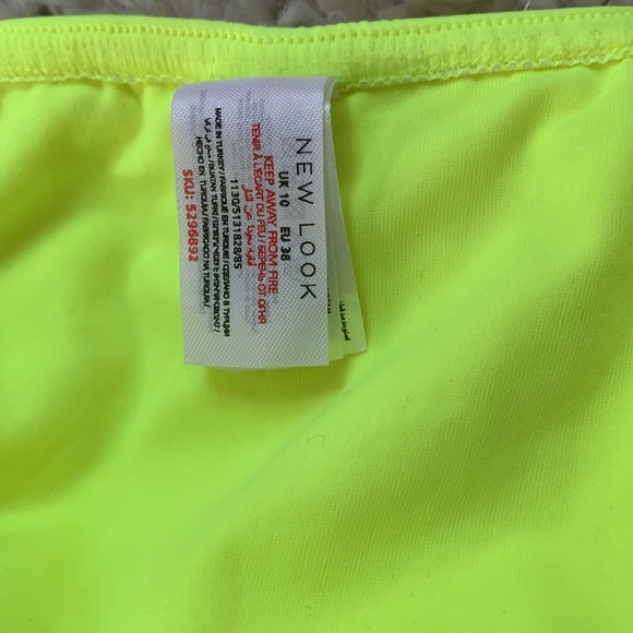 NWOT Off the Shoulder Bandeau Swimsuit Top - Picture 6 of 8